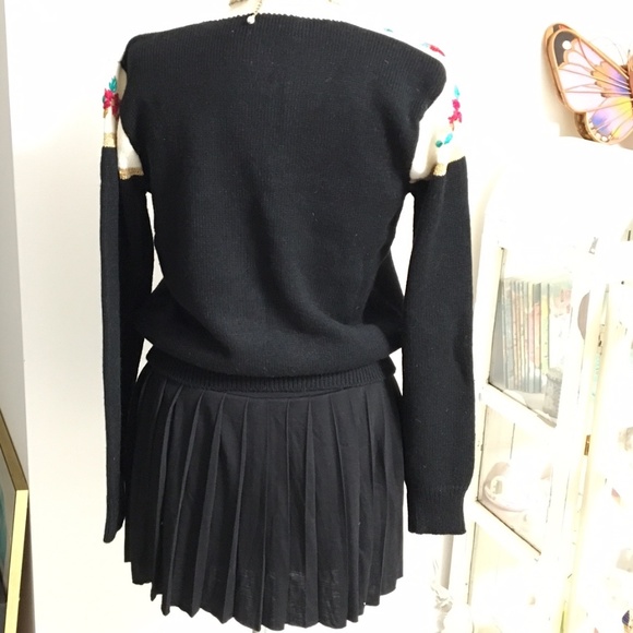 Vintage Rose Sweater - Picture 3 of 3